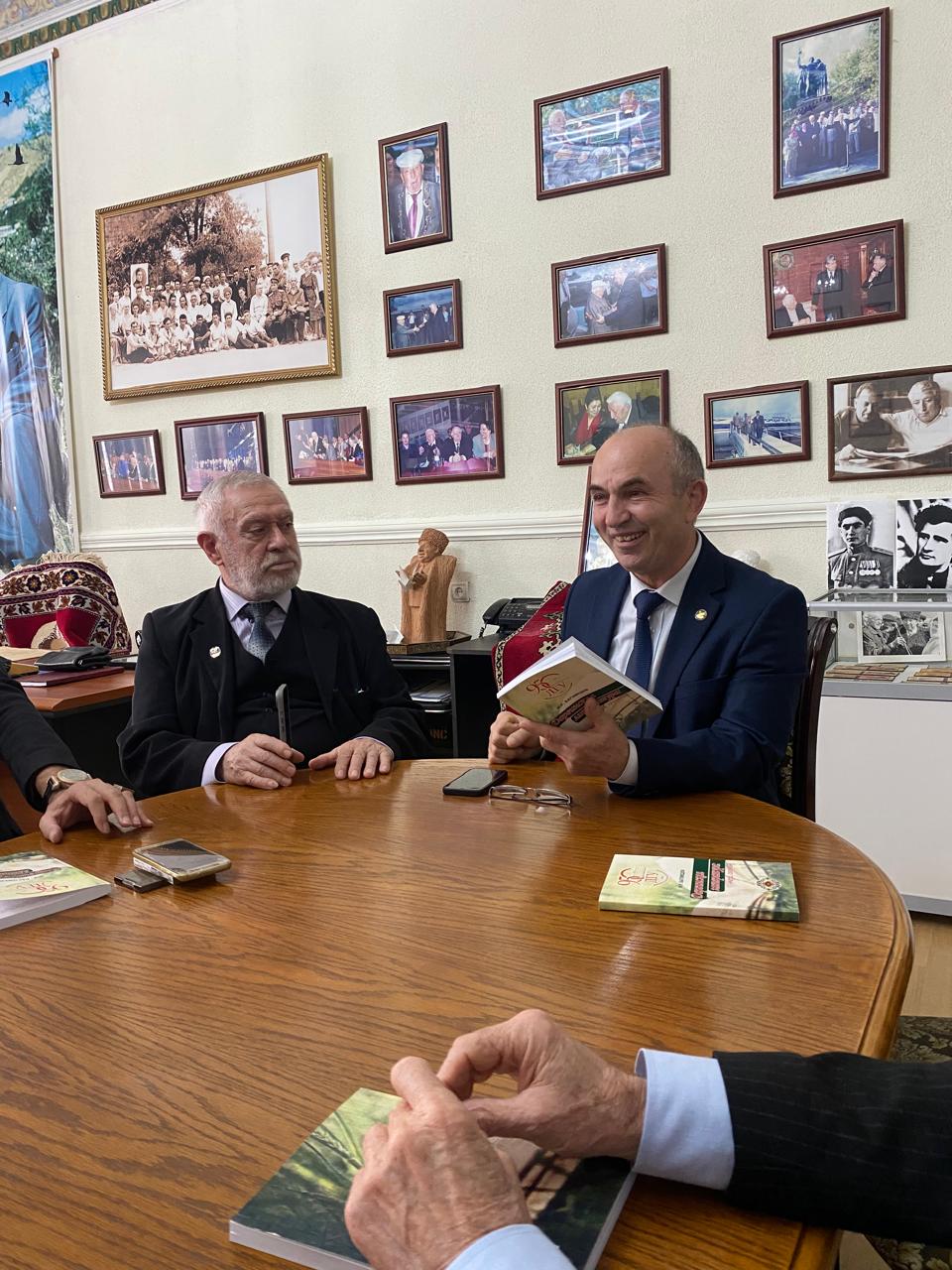 К 95-летию ДГУ: профессор Муса Багомедов представил книгу «Даргинская литература: вчера, сегодня»