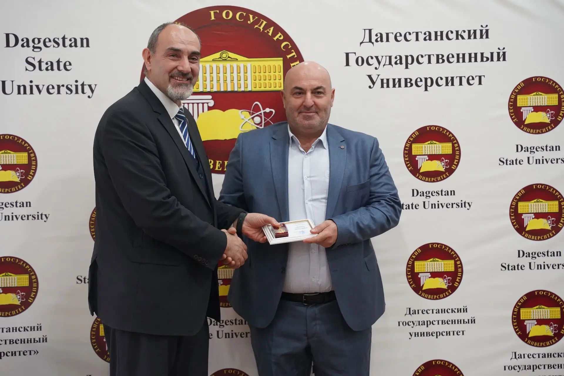 В ДГУ наградили лучших сотрудников
