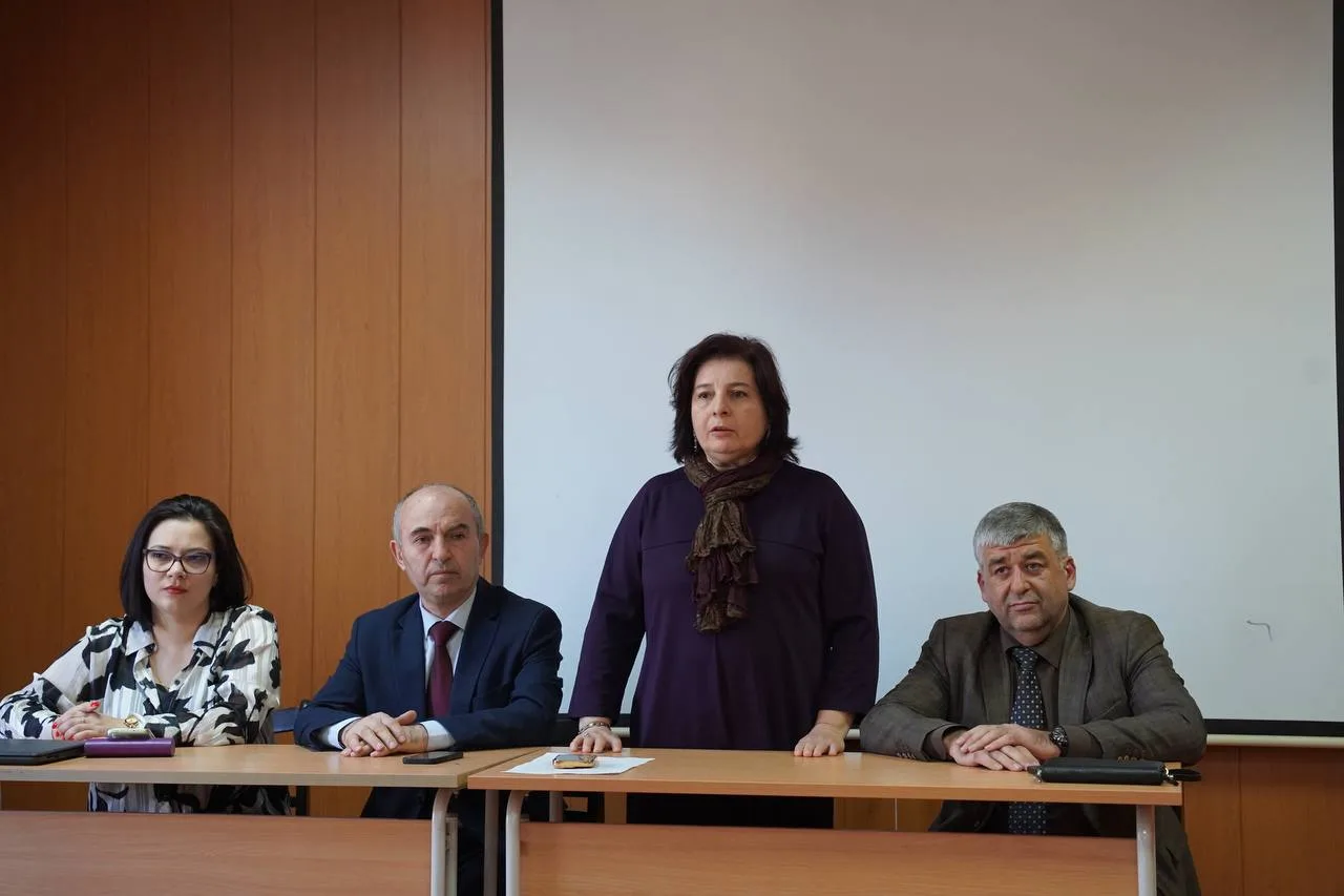 От аудитории к классу: встреча студентов-филологов с директорами школ прошла в ДГУ