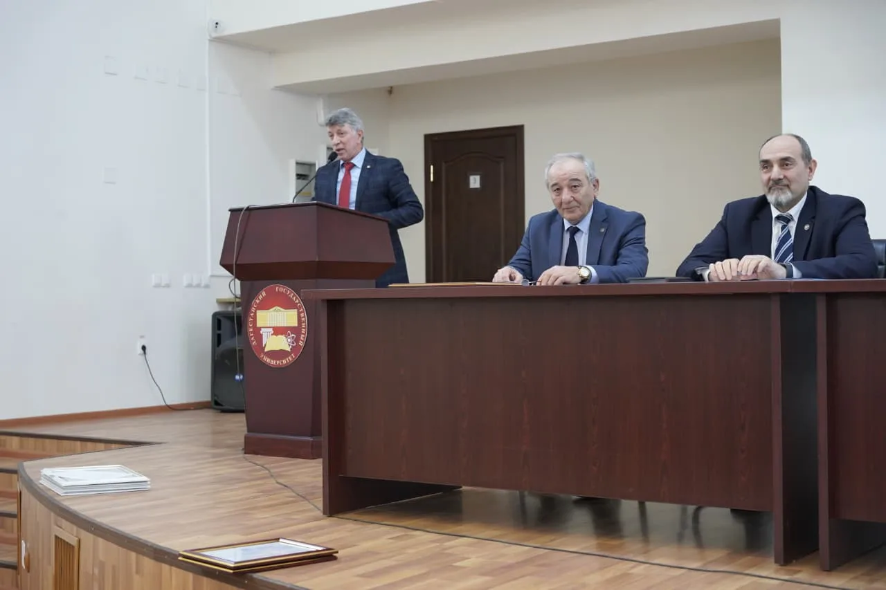 В ДГУ обсудили будущее физико-математического образования в Дагестане