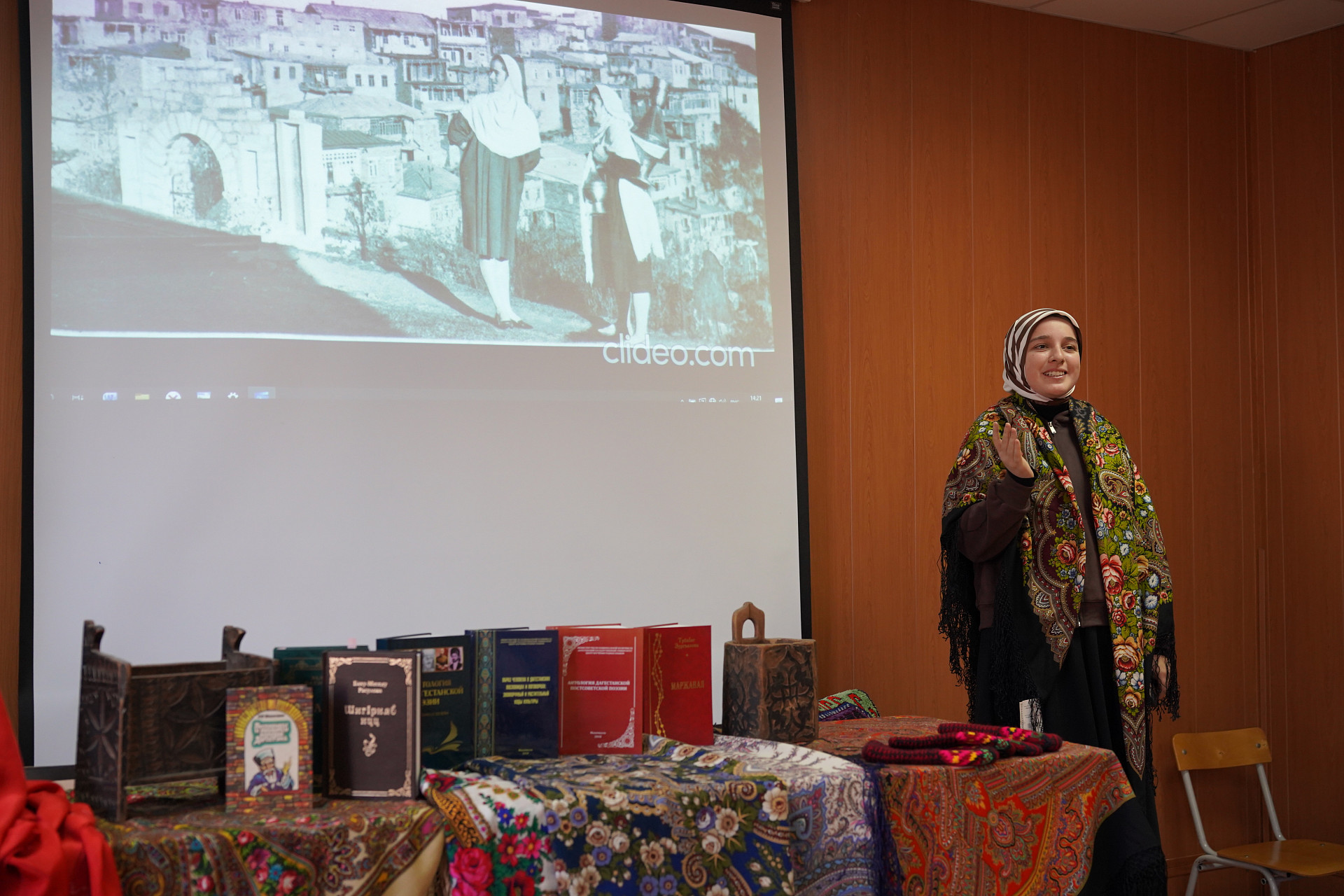 «Родной язык — душа народа»: на филфаке ДГУ прошёл открытый микрофон